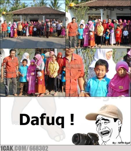 Pose 10 bocah saat foto bersama ini absurd abis, bikin ketawa deh