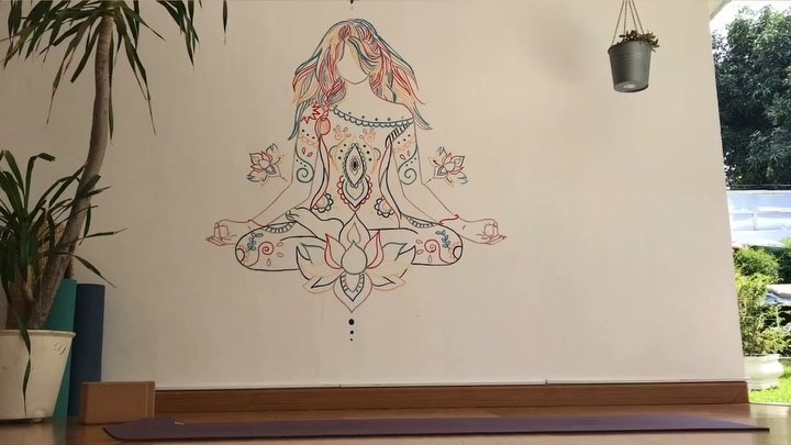 10 Penampakan rumah Sophia Latjuba, ada ruangan khusus biliar