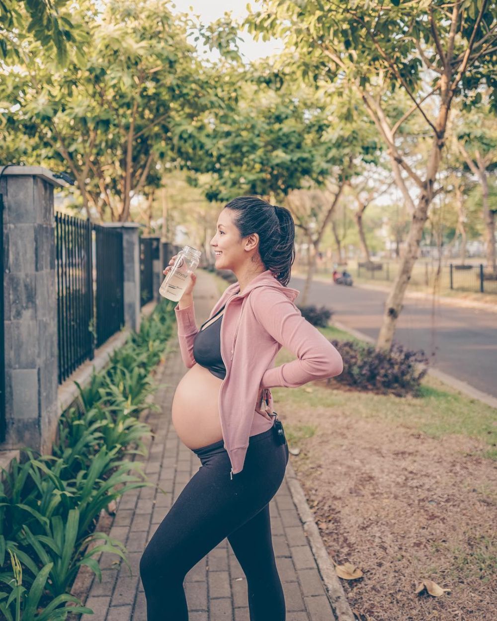 Jaga kondisi tubuh, 7 seleb ini tetap rutin olahraga saat hamil