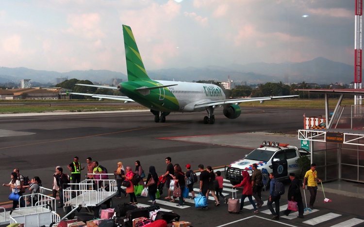 16 Strategi mencari tiket pesawat murah, ada tips aman juga lho