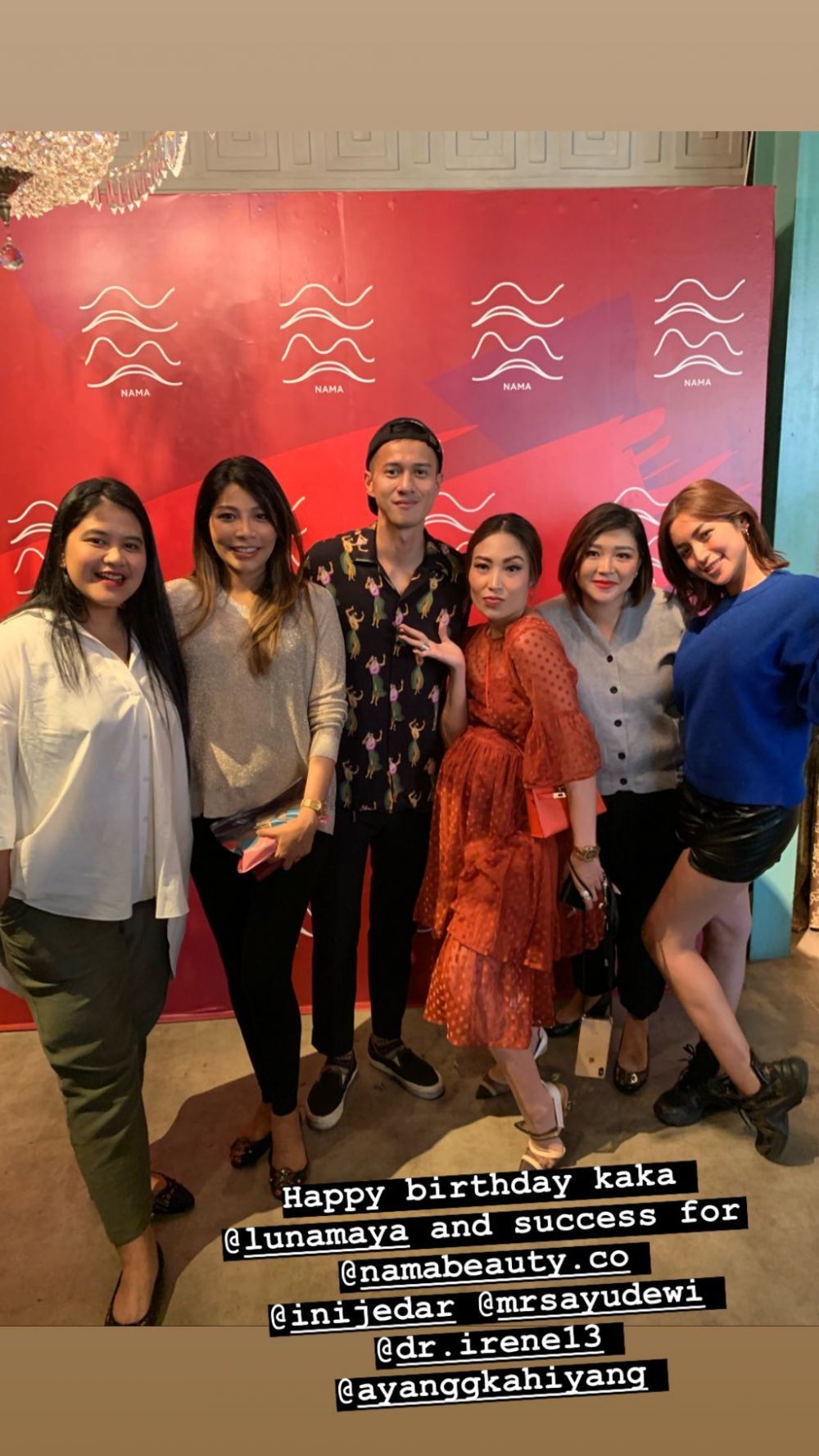 5 Momen kedekatan Kahiyang Ayu dan Luna Maya, jarang terekspos