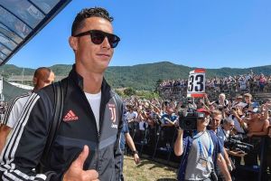 10 Pesepak bola dengan gaji tertinggi, nomor 1 bukan CR7