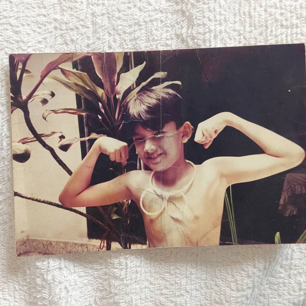 6 Potret masa kecil Rio Dewanto yang jarang terekspos, imut abis