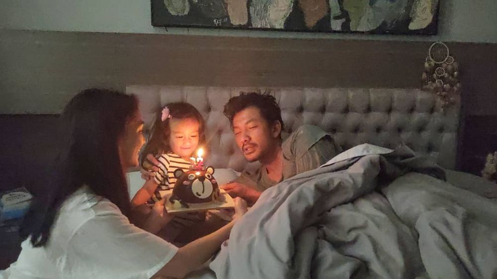 6 Potret masa kecil Rio Dewanto yang jarang terekspos, imut abis