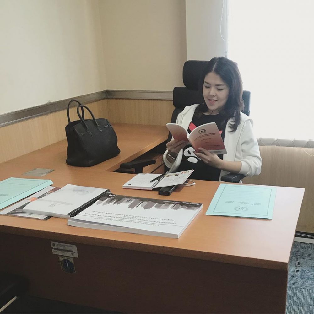 Pertama bekerja jadi anggota dewan, gaya Tina Toon curi perhatian