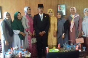 Andi Sukma bawa 3 dari 4 istri saat pelantikan anggota DPRD Luwu