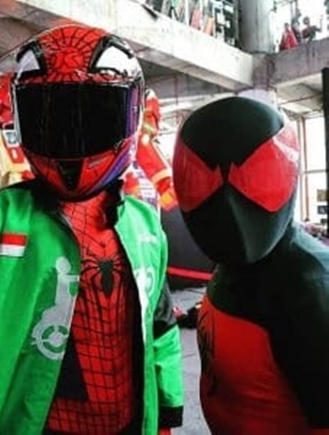 10 Potret lucu driver ojek online jadi superhero, bikin ngakak