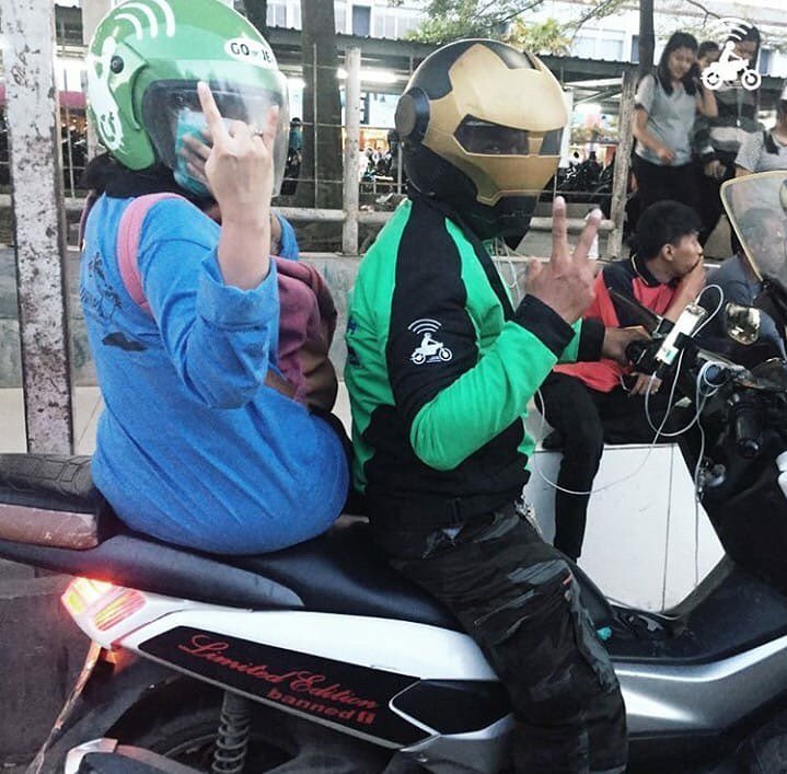 10 Potret lucu driver ojek online jadi superhero, bikin ngakak