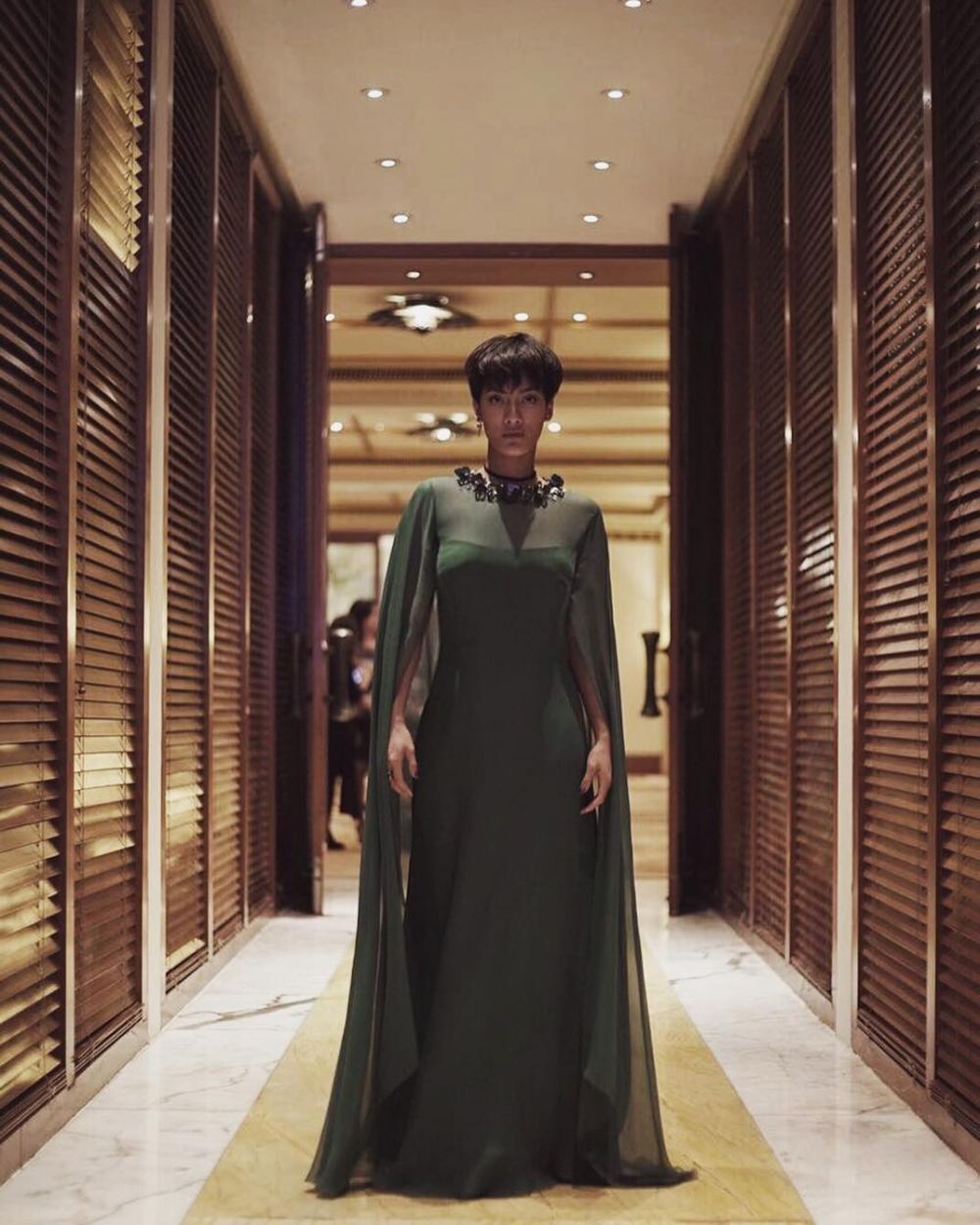 Biasa tampil boyish, ini 8 pesona Tara Basro kenakan gaun