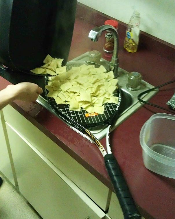 10 Lifehack alat masak ini absurdnya bikin geleng kepala