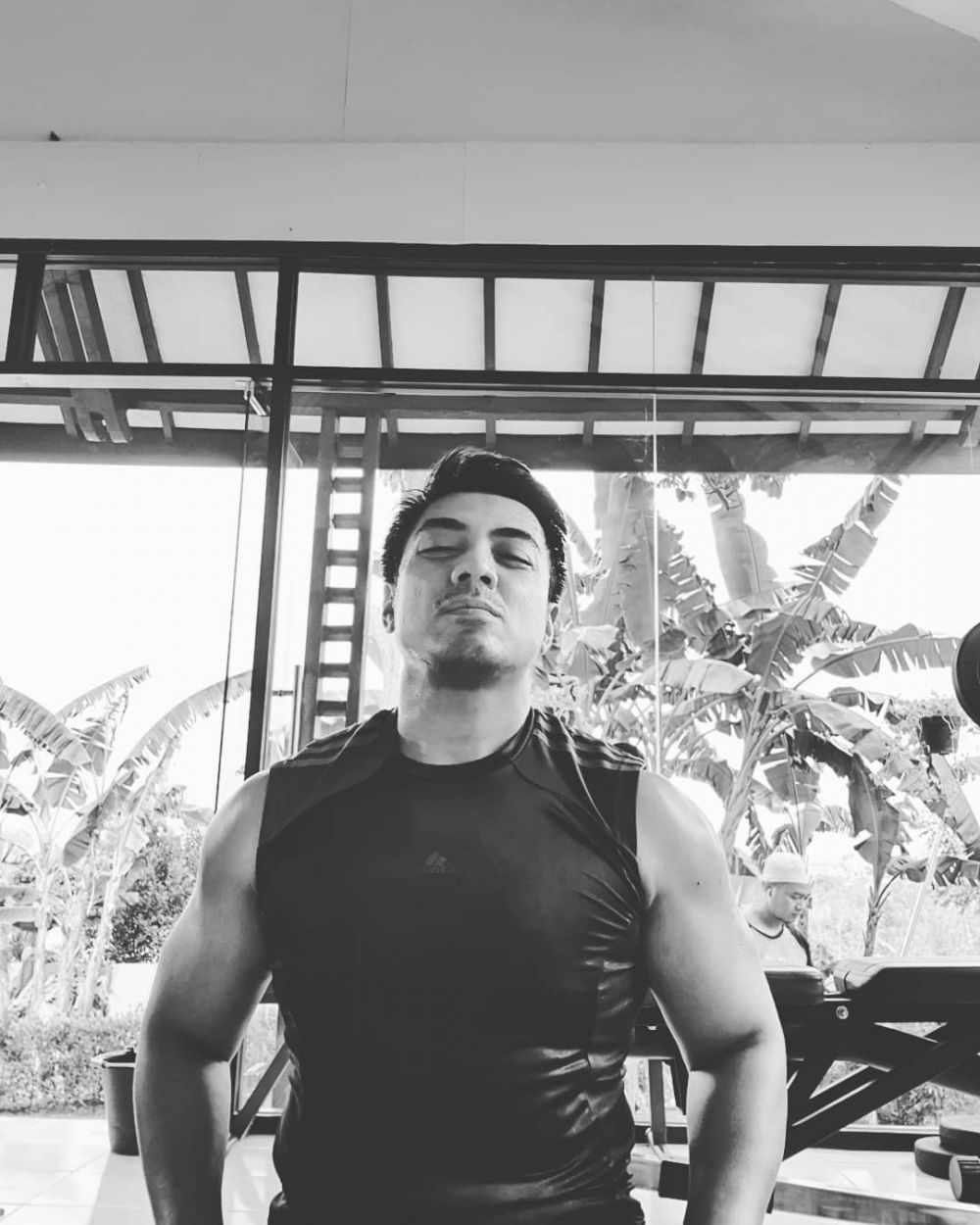 7 Potret ustaz Riza Muhammad pamer tubuh kekar, tampil beda