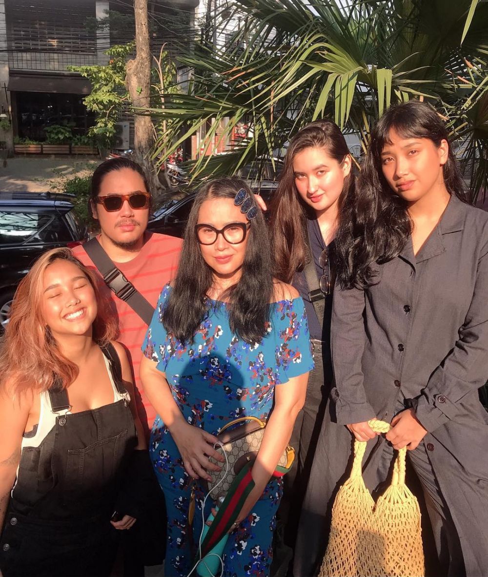 Kerap tampil cetar, ini 7 potret natural Titi DJ yang manglingi