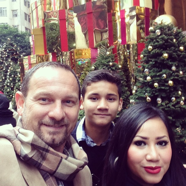 7 Pelatih sepak bola asing ini jatuh ke pelukan wanita Indonesia