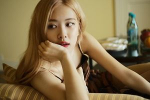 Rose diduga diperlakukan tak adil di Blackpink, fans beri simpati