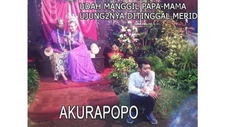 Pose 10 pengantin di pelaminan ini bikin nggak habis pikir