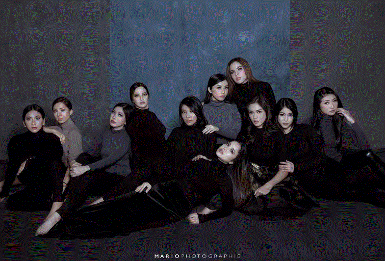 13 Gaya pemotretan Girl Squad, pakai baju tidur sampai kebaya