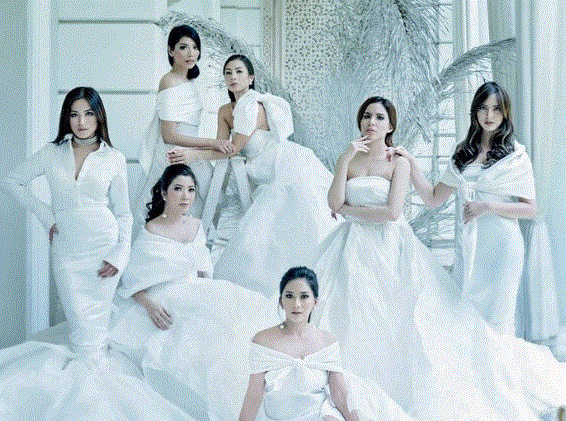 13 Gaya pemotretan Girl Squad, pakai baju tidur sampai kebaya