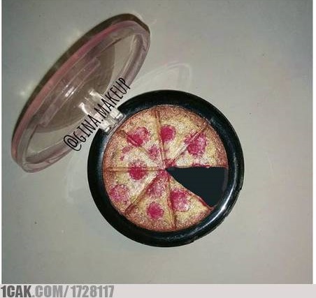 7 Tutorial nyeleneh pemakaian makeup ini gokil banget