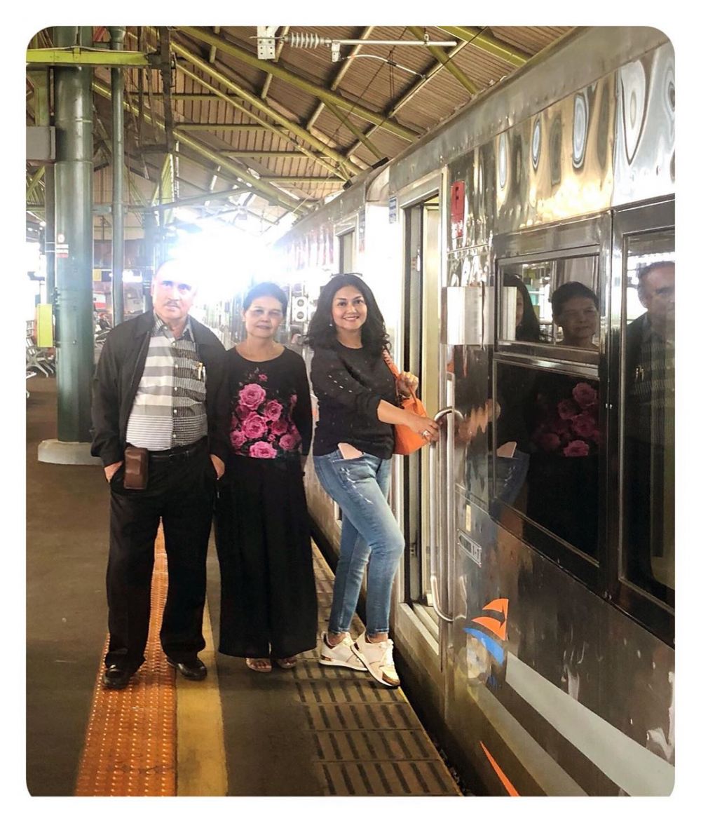 Jadi istri Jenderal TNI, ini 8 potret kesibukan Bella Saphira sekarang