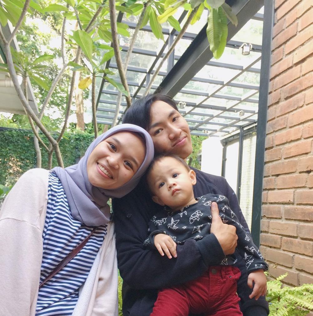 7 Potret kedekatan Rahmatika dengan keluarga Ringgo, kompak abis