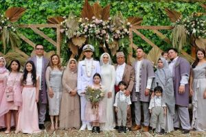 Deretan seleb ini dapat pasangan tetangga sendiri, jodoh tak ke mana