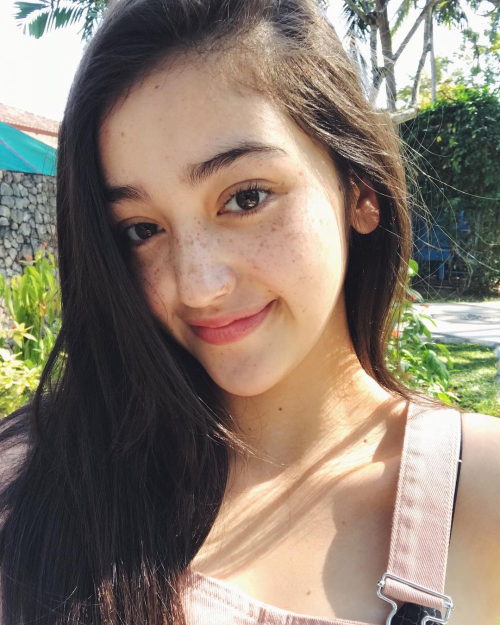 Biasa pakai makeup tebal, ini 10 pesona Ranty Maria tanpa riasan