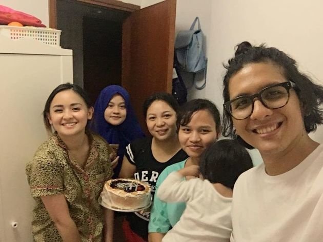 7 Selebriti ini beri kejutan ultah asisten rumah tangganya