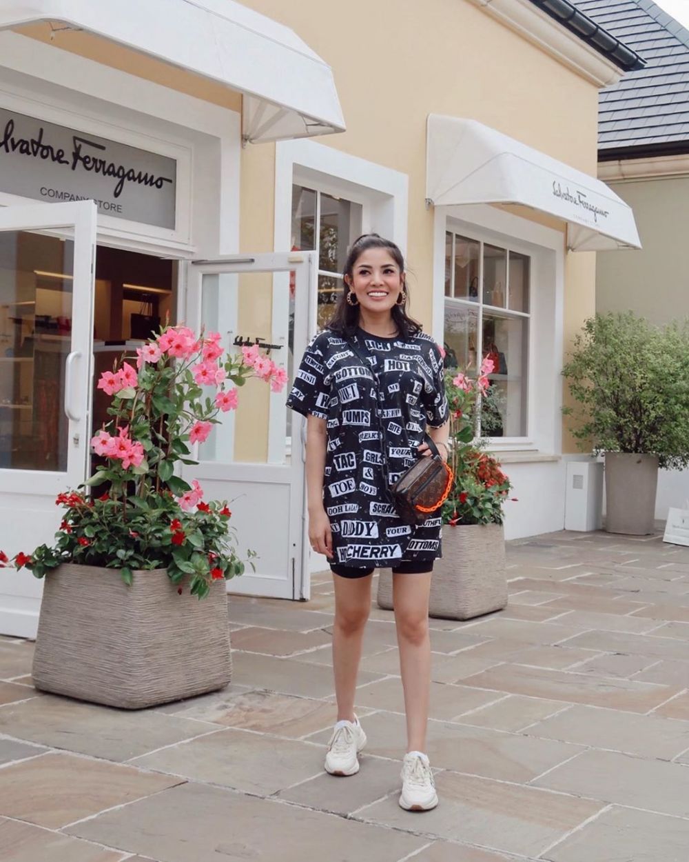 11 Gaya Nindy Ayunda saat liburan di Eropa, stylist abis
