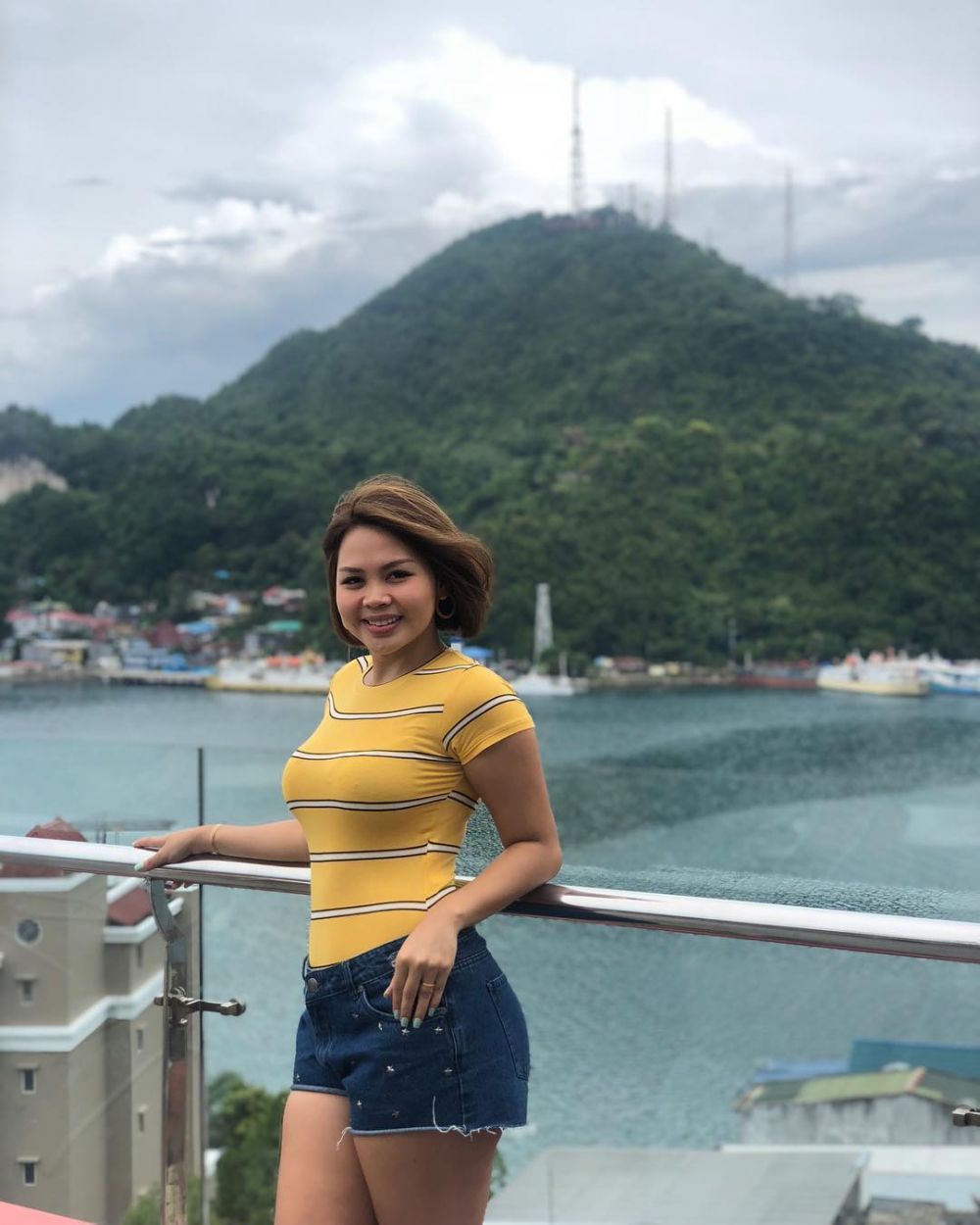 Adu pesona 10 Wags Timnas Indonesia & Malaysia, bikin gagal fokus