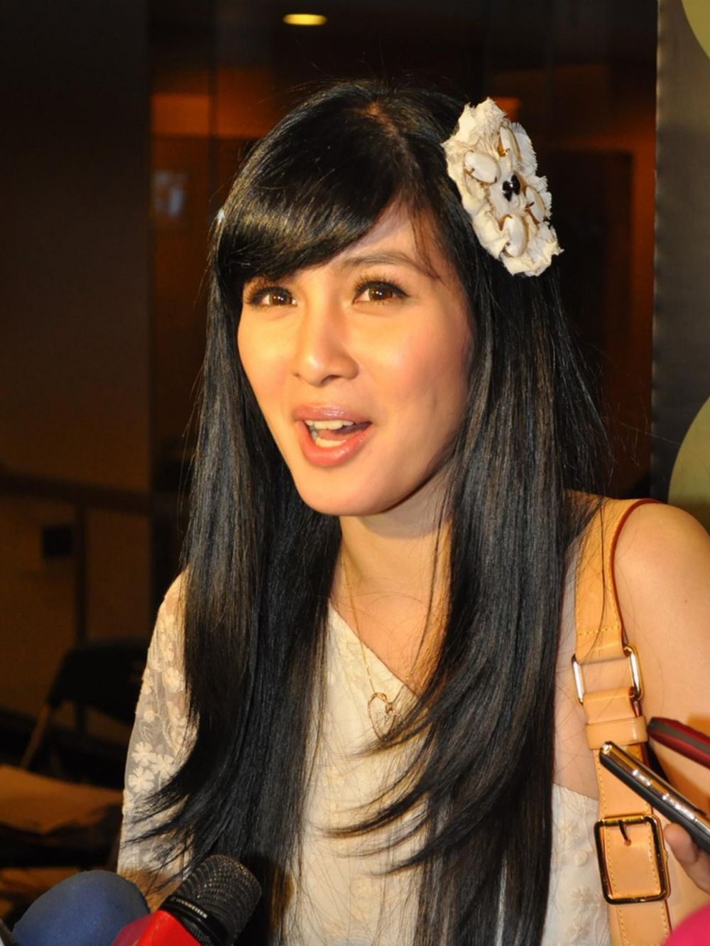 7 Potret lawas Sandra Dewi ini bikin pangling