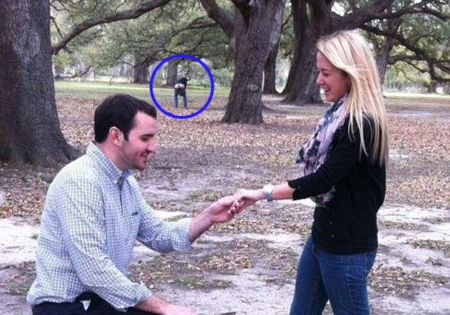 Kesalahan di 10 foto romantis pasangan ini bikin mikir dua kali