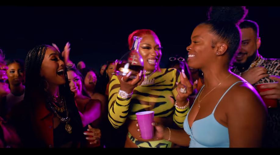 Gaya Agnez Mo di video klip Hot Girl Summer - Nicki Minaj, heboh!