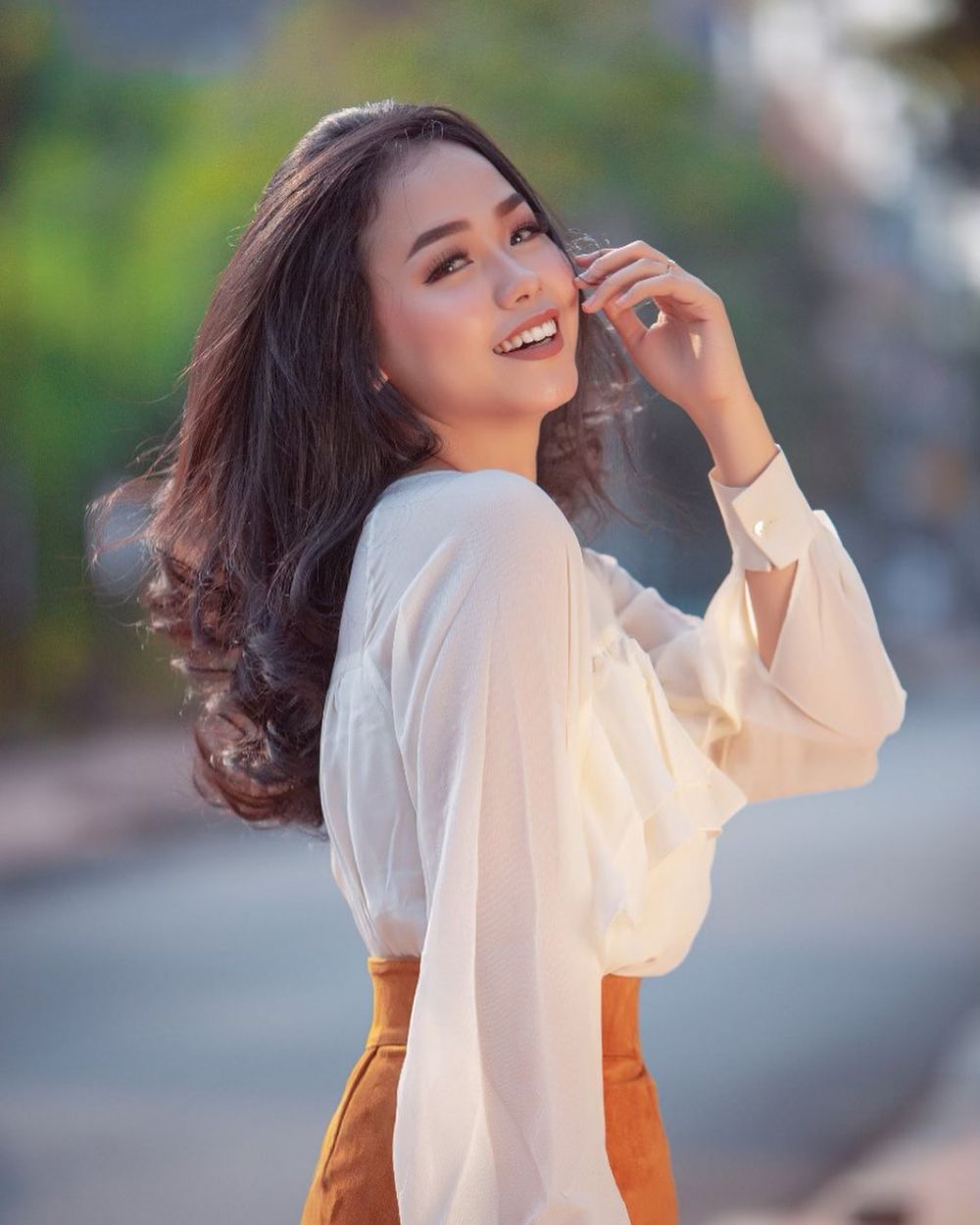 Pesona 7 partner host Hotman Paris, awas bikin gagal fokus