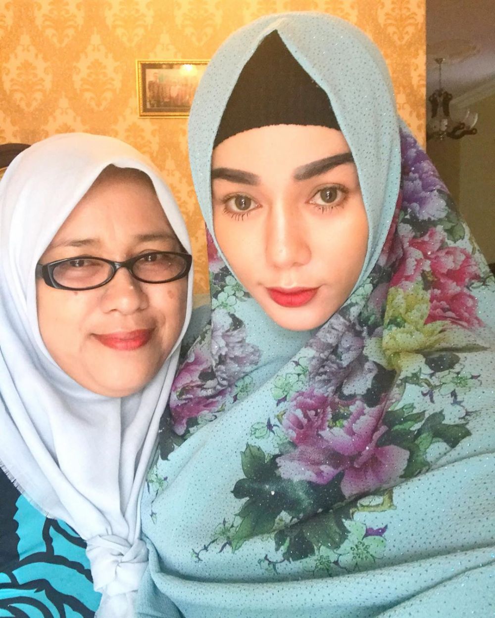 Kerap tampil seksi, ini 8 potret Bebby Fey pakai busana tertutup