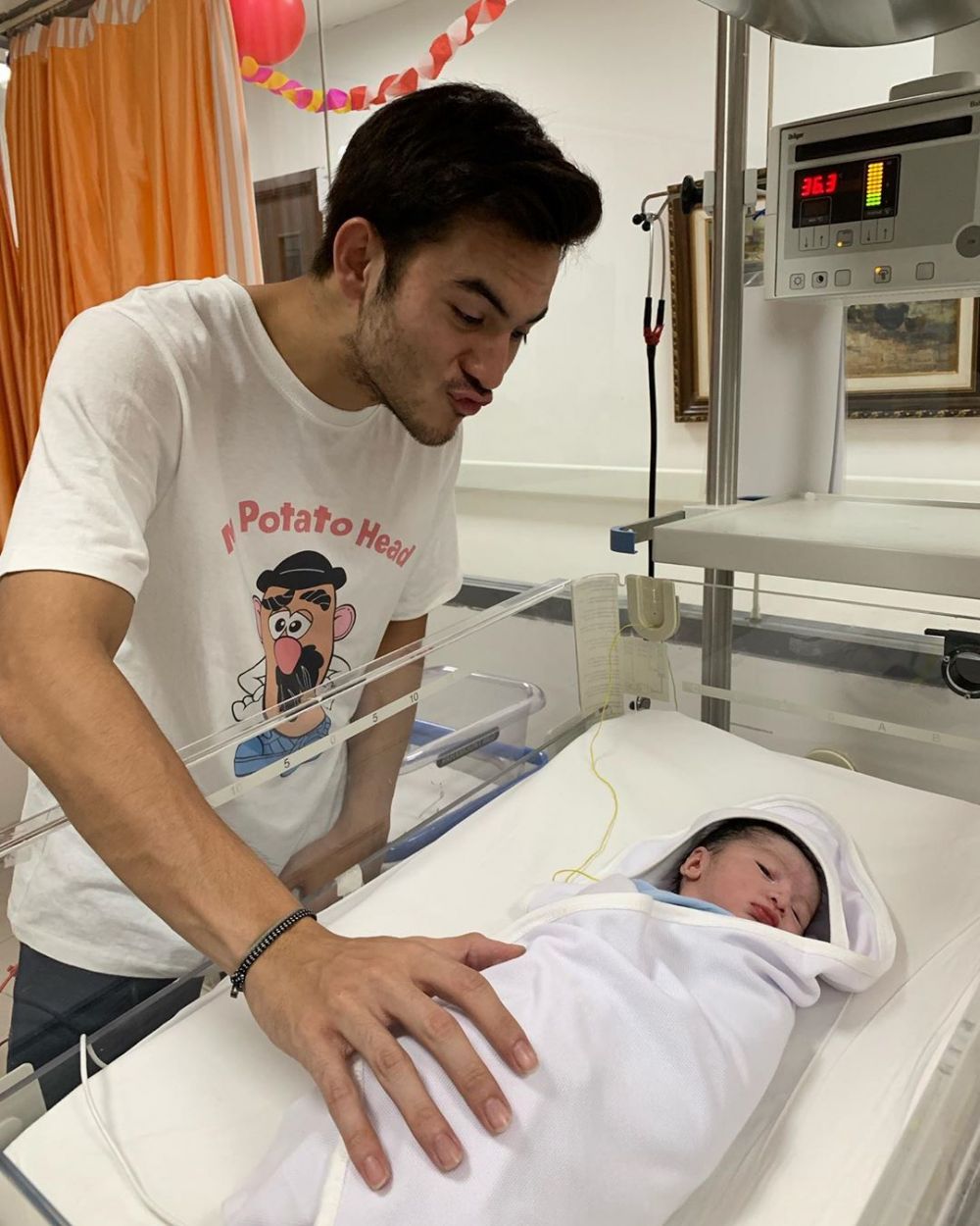 Potret new born baby Kenzie keponakan Rizky Nazar, temanya unik