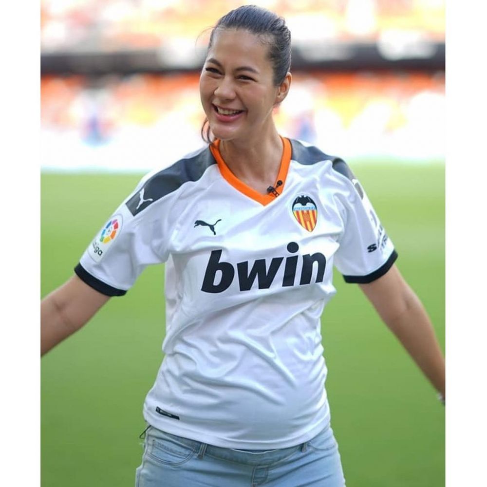 7 Potret baby bump Paula Verhoeven, tampil dengan gaya simpel