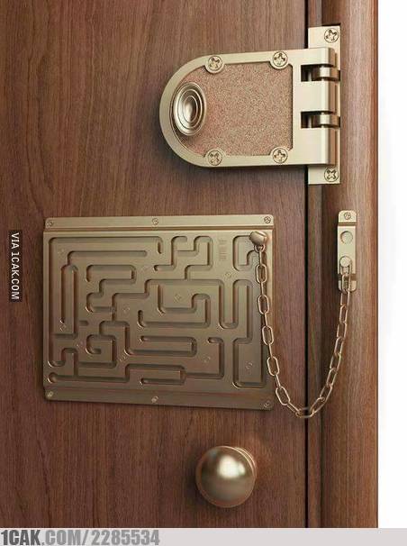 10 Fasilitas absurd di toilet umum ini malah nyusahin penggunanya