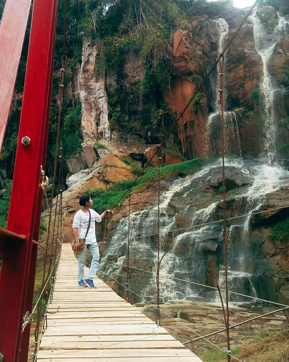 9 Air terjun tak jauh dari Bandung yang hits dan memesona