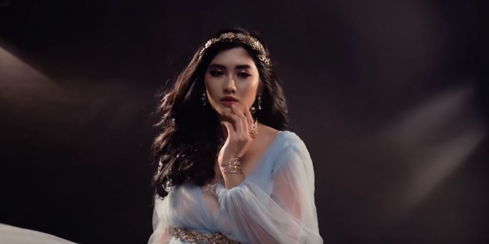 Pesona 12 seleb pemotretan bertema zodiak Romawi dan Yunani kuno