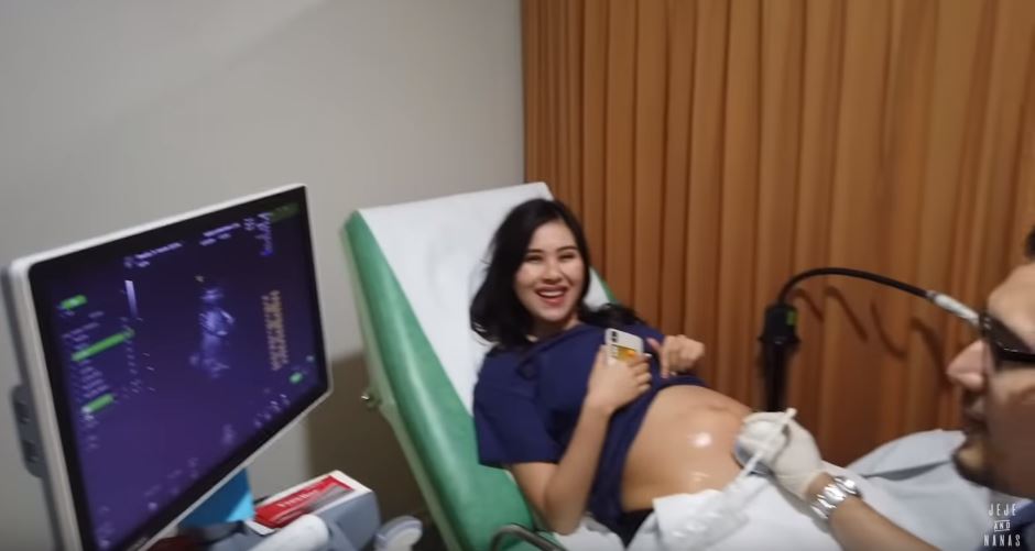 Ungkapan bahagia Syahnaz & Jeje tahu jenis kelamin bayi kembarnya