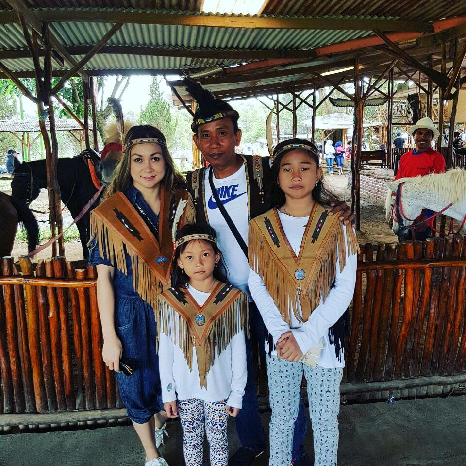 Jarang tersorot, ini 10 potret mesra Fanny Fadillah & istri cantiknya