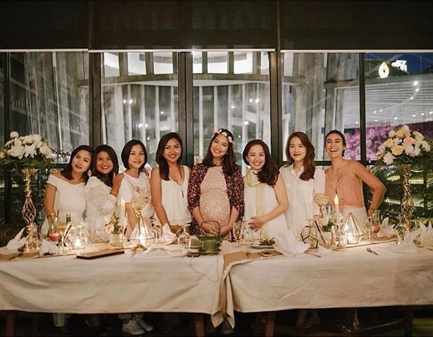 10 Momen baby shower Anneke Jodi, umumkan jenis kelamin sang bayi