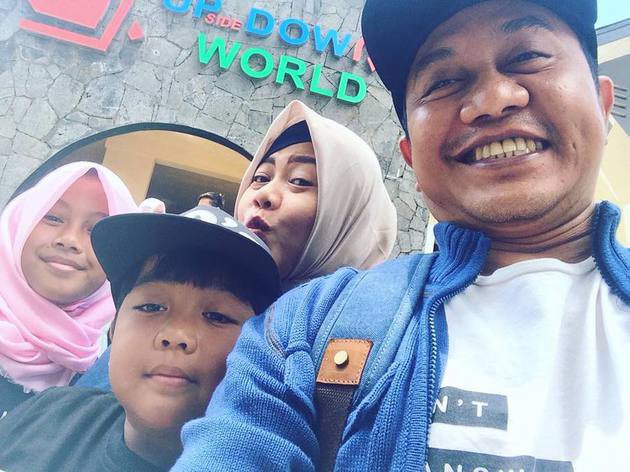 Jarang terekspos, ini 7 momen Totos 'Jin Wani Piro' dan keluarga