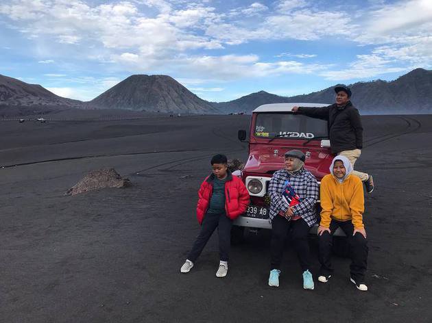 Jarang terekspos, ini 7 momen Totos 'Jin Wani Piro' dan keluarga
