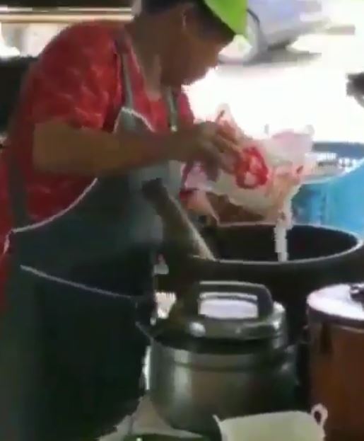 Viral emak-emak memasak pakai banyak micin, begini faktanya