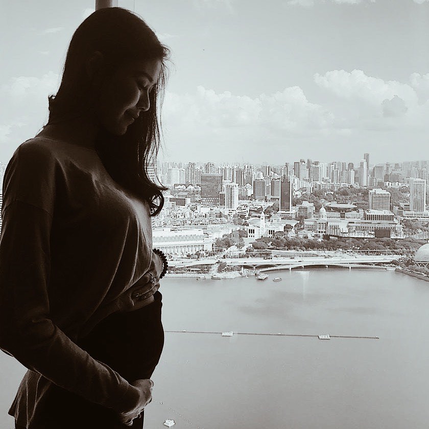 Hamil anak kembar, ini 6 gaya Syahnaz pamer baby bump