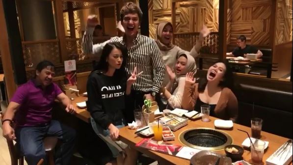 Jarang pamer kemesraan, ini 8 momen Dara The Virgin & Tyo Anak Bintang