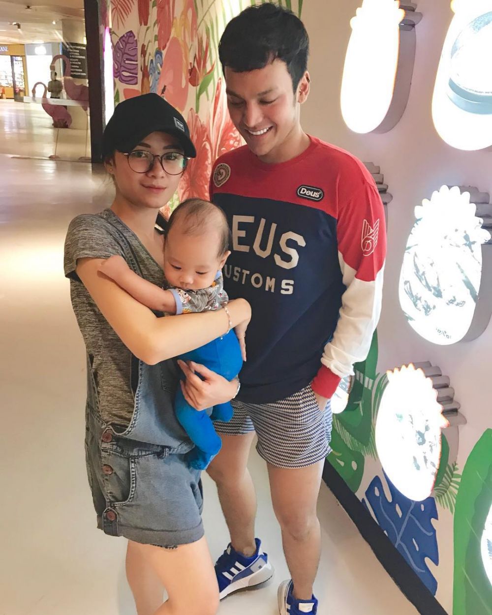 Jarang pamer kemesraan, ini 8 momen Dara The Virgin & Tyo Anak Bintang