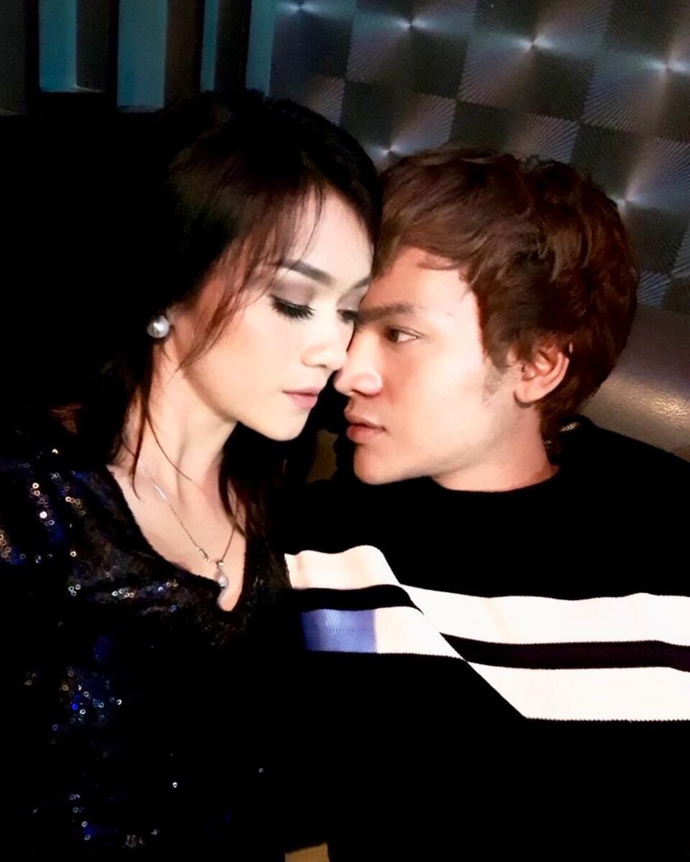 Jarang pamer kemesraan, ini 8 momen Dara The Virgin & Tyo Anak Bintang