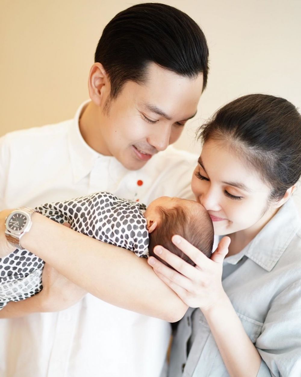 5 Momen Sandra Dewi dan suami bareng anak kedua, gayanya disorot